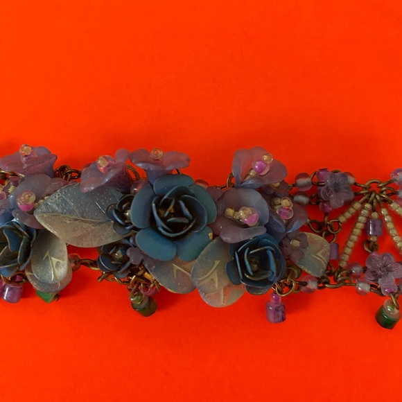 Handmade choker flower necklaces - Picture 2 of 3